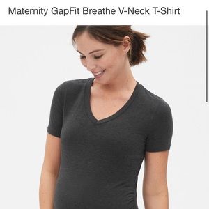 Maternity gapfit breathe v-neck athletic top small